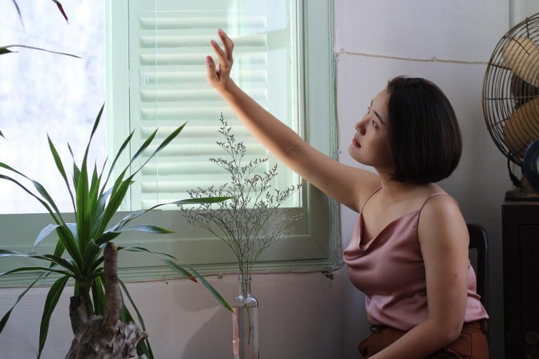 如何保持对话的趣味性和吸引力