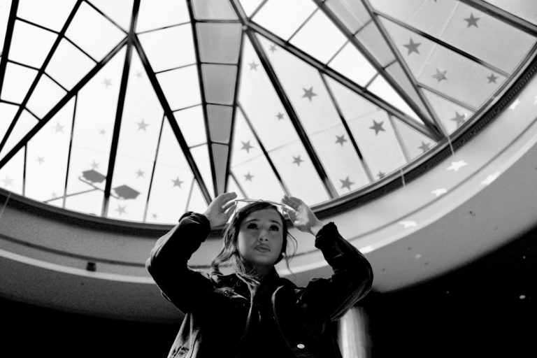 自信地调情而不必过度思考的秘诀